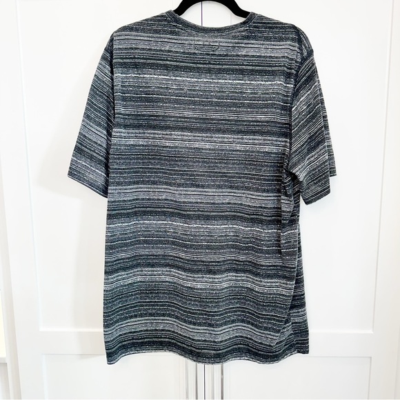 UNDER ARMOUR | Black/White Tee Size XL - Picture 4 of 4